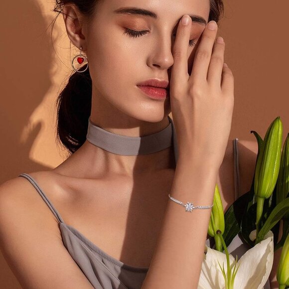 Elegant White Gold Plated Snowflake Tennis Bracelet for Women - Adjustable Chain - Picture 4 of 7